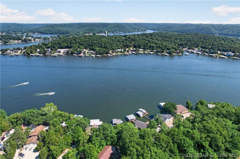 Looking to get your first lake cabin with deep water, killer - photo 48