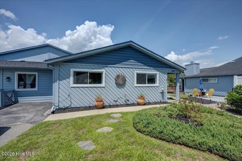 Waterfront Living at It's Finest! Welcome to this beautifully - photo 3