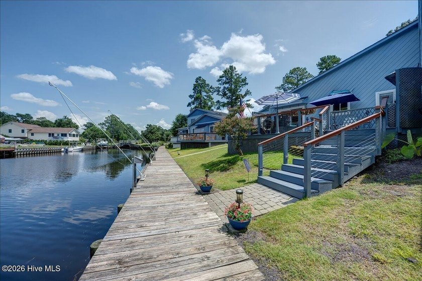 Waterfront Living at It's Finest! Welcome to this beautifully - photo 7