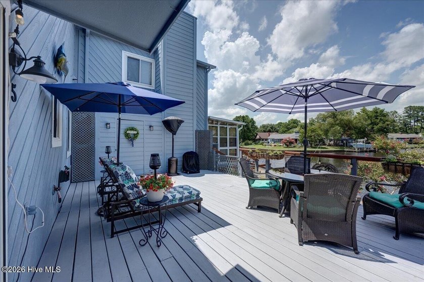 Waterfront Living at It's Finest! Welcome to this beautifully - photo 10