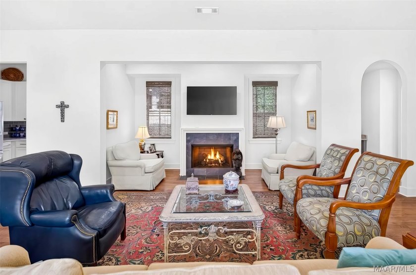 Experience luxury living in this one of a kind Ledbury in - photo 14