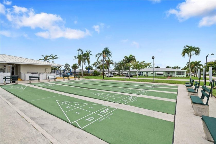 Welcome to Pine Point Villas in desirable Boynton Beach! This - photo 17