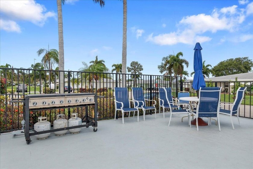 Welcome to Pine Point Villas in desirable Boynton Beach! This - photo 18