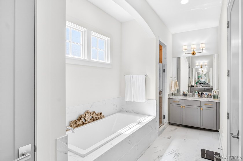 Experience luxury living in this one of a kind Ledbury in - photo 28