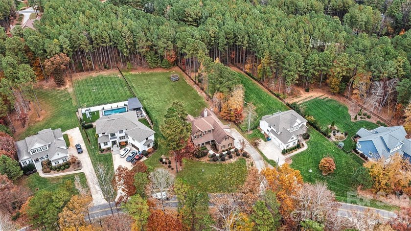 Stunning Full Brick Custom Home in the Lakefront Community of - photo 3