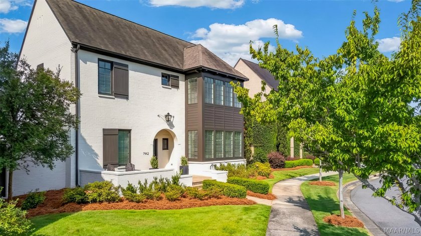 Experience luxury living in this one of a kind Ledbury in - photo 49