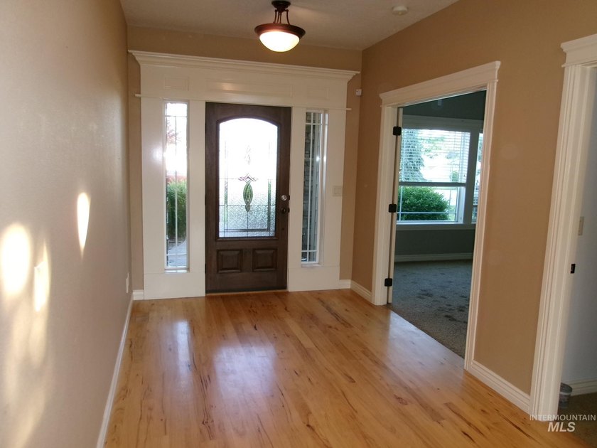 Beautiful Custom Home on the 12th Fairway of Redhawk Golf Course - photo 3