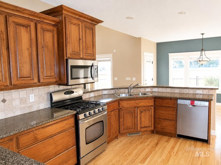 Beautiful Custom Home on the 12th Fairway of Redhawk Golf Course - photo 6