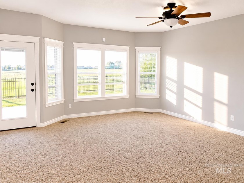 Beautiful Custom Home on the 12th Fairway of Redhawk Golf Course - photo 9