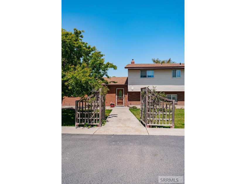 Experience the beauty of riverfront living with this incredible - photo 4