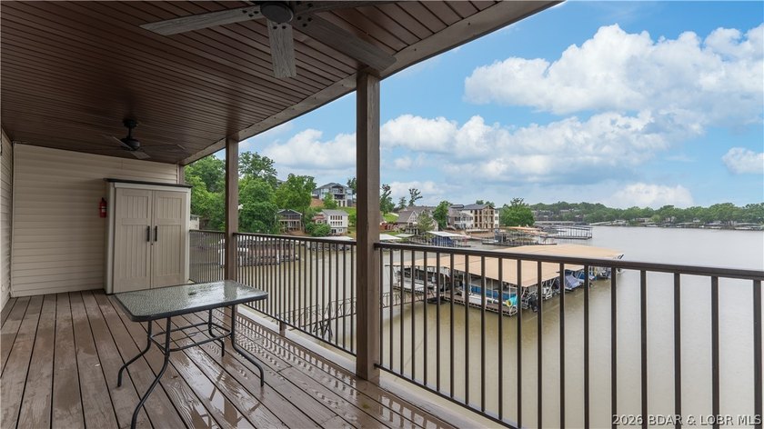 Enjoy lake life this summer with this beautifully updated - photo 7