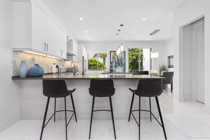 Welcome to Moderne Boca Raton, where contemporary architecture - photo 14