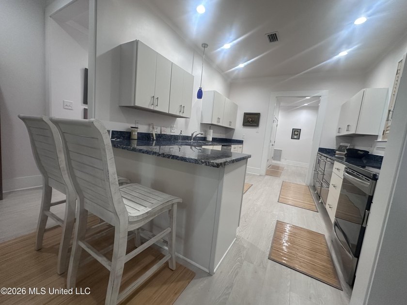 Very nice cozy home, walking distance to downtown, the - photo 18