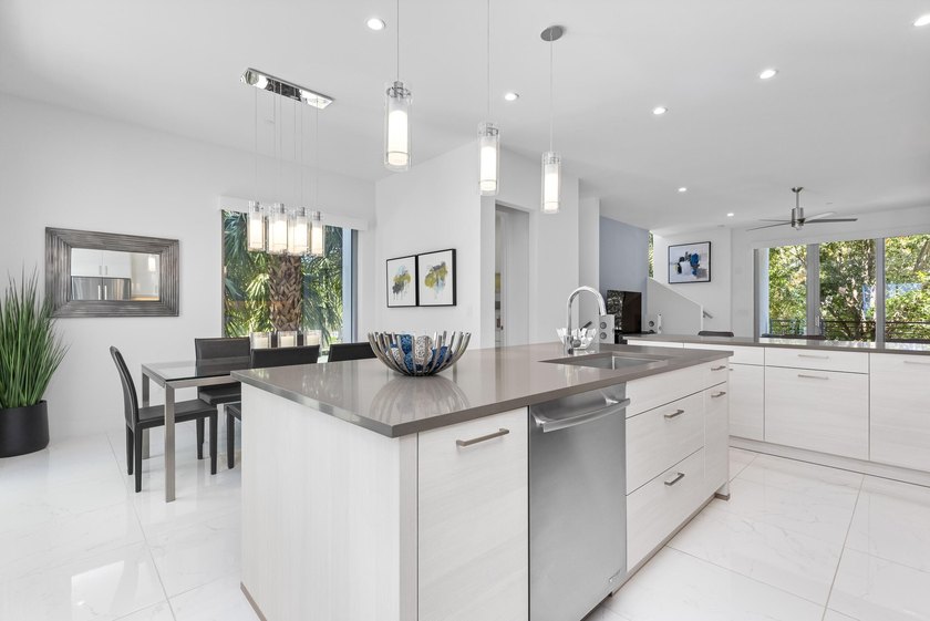 Welcome to Moderne Boca Raton, where contemporary architecture - photo 18