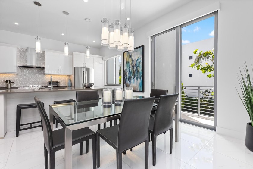 Welcome to Moderne Boca Raton, where contemporary architecture - photo 19