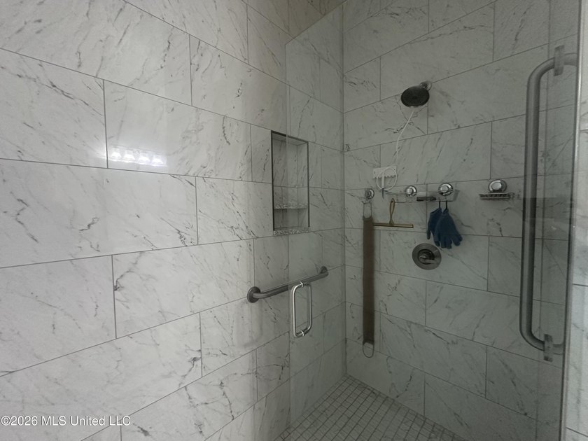Very nice cozy home, walking distance to downtown, the - photo 27
