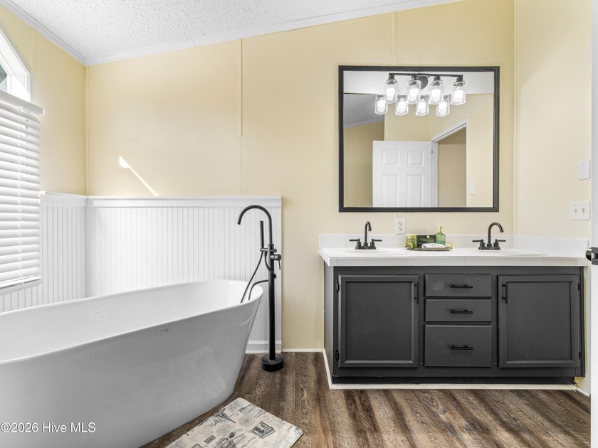 Welcome home to 307 North Winchester Lane in Hubert, North - photo 31