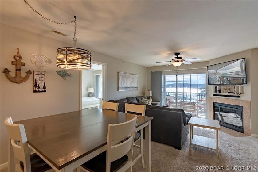 Enjoy large lake views and effortless access at this beautifully - photo 2