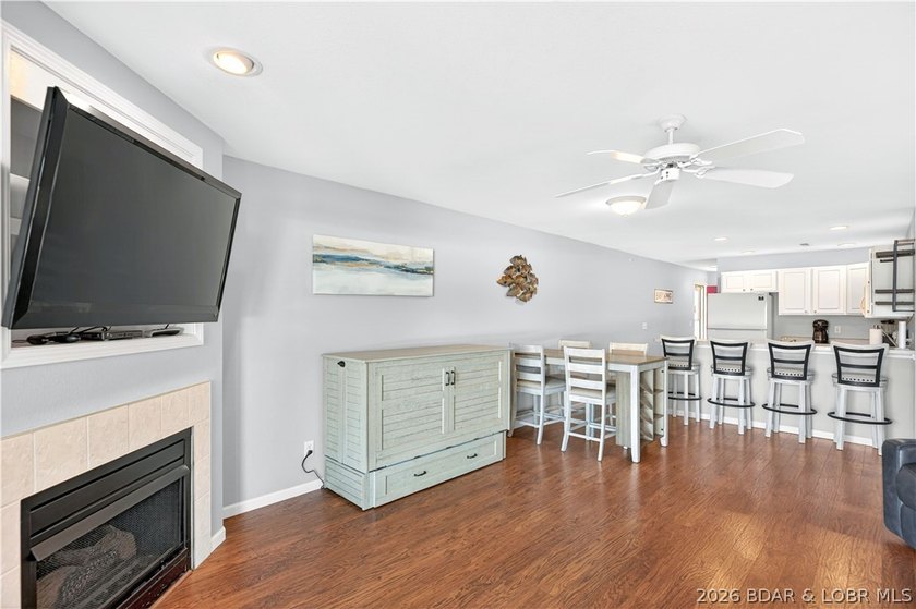 Beautiful 3-bedroom, 2-bath lakefront condo at Clearwater - photo 6