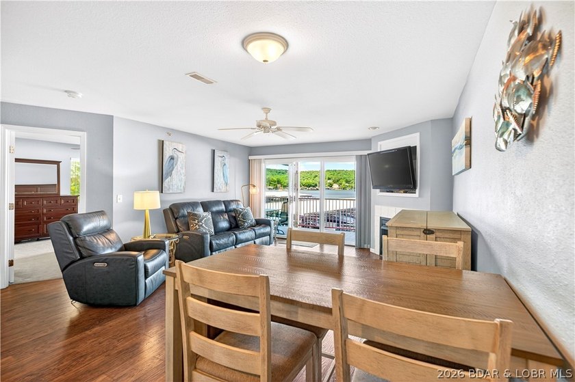 Beautiful 3-bedroom, 2-bath lakefront condo at Clearwater - photo 10