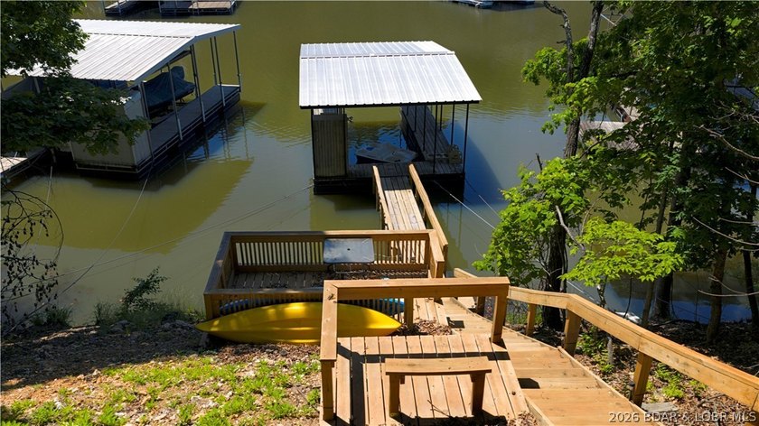 Tucked along a quiet cove at the 3 MM, 131 Walnut Drive is the - photo 2