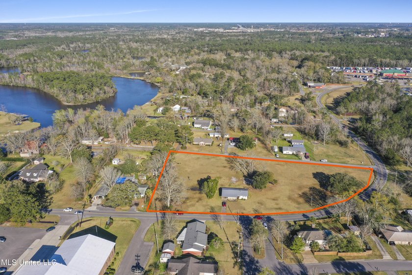This 2.8-acre property boasts a prime location with high - photo 3