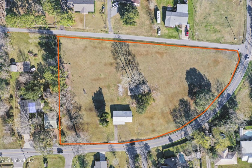 This 2.8-acre property boasts a prime location with high - photo 8