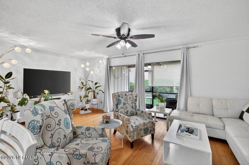 Welcome to this beautifully updated 3-bedroom, 2.5-bath condo - photo 22