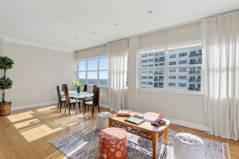 THIS SPECTACULAR PH WITH SPECTACULAR VIEWS AND EXPANSIVE - photo 25