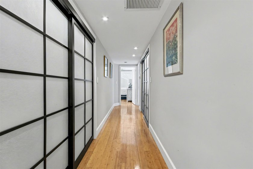 THIS SPECTACULAR PH WITH SPECTACULAR VIEWS AND EXPANSIVE - photo 28