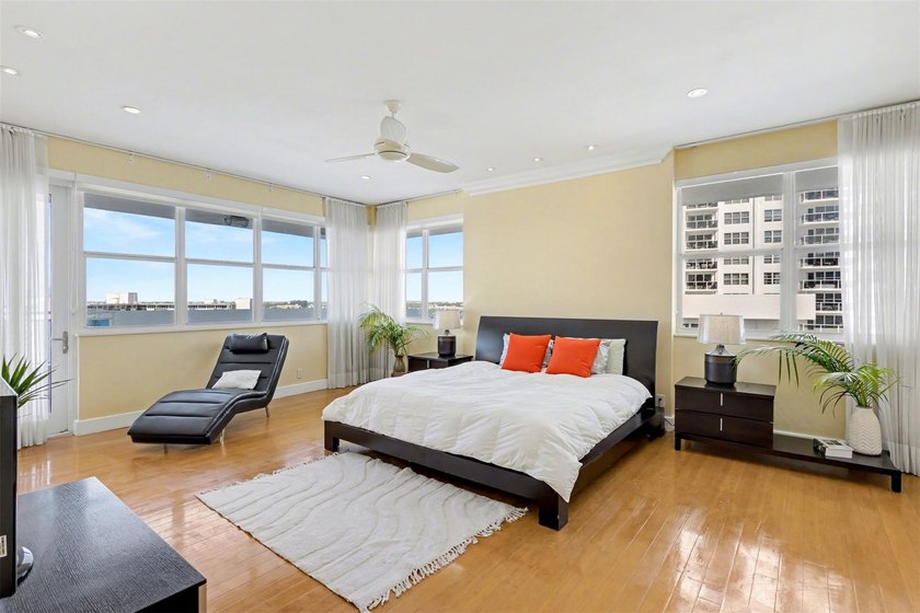 THIS SPECTACULAR PH WITH SPECTACULAR VIEWS AND EXPANSIVE - photo 29