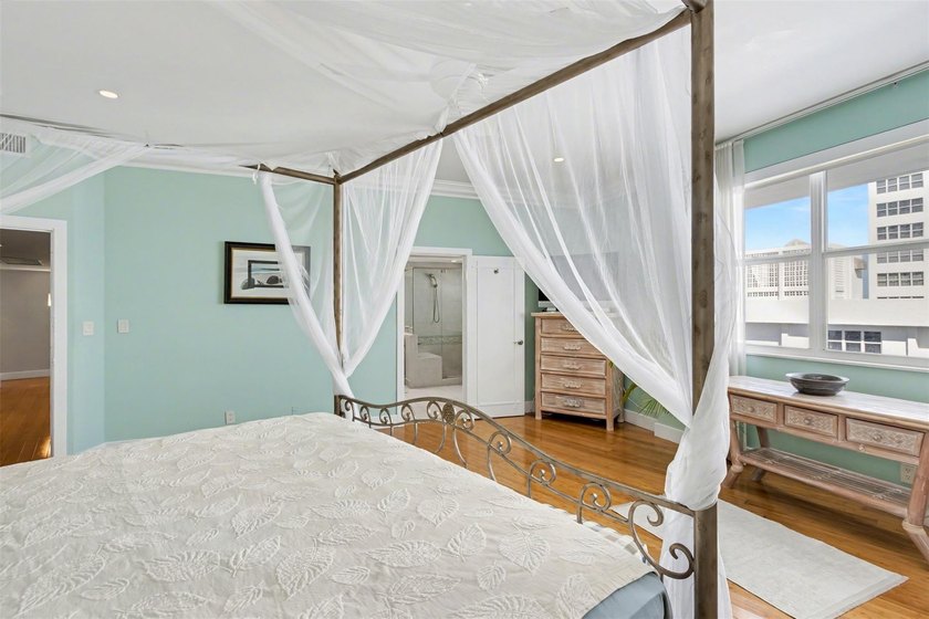 THIS SPECTACULAR PH WITH SPECTACULAR VIEWS AND EXPANSIVE - photo 36