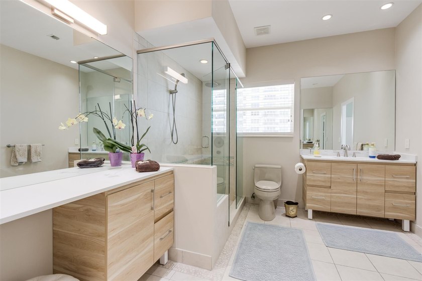 THIS SPECTACULAR PH WITH SPECTACULAR VIEWS AND EXPANSIVE - photo 37