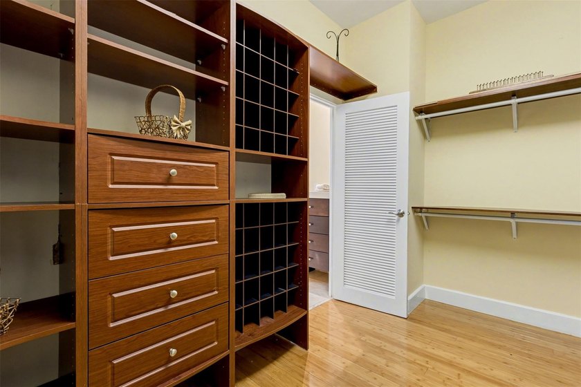 THIS SPECTACULAR PH WITH SPECTACULAR VIEWS AND EXPANSIVE - photo 45