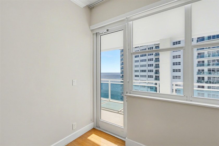 THIS SPECTACULAR PH WITH SPECTACULAR VIEWS AND EXPANSIVE - photo 46