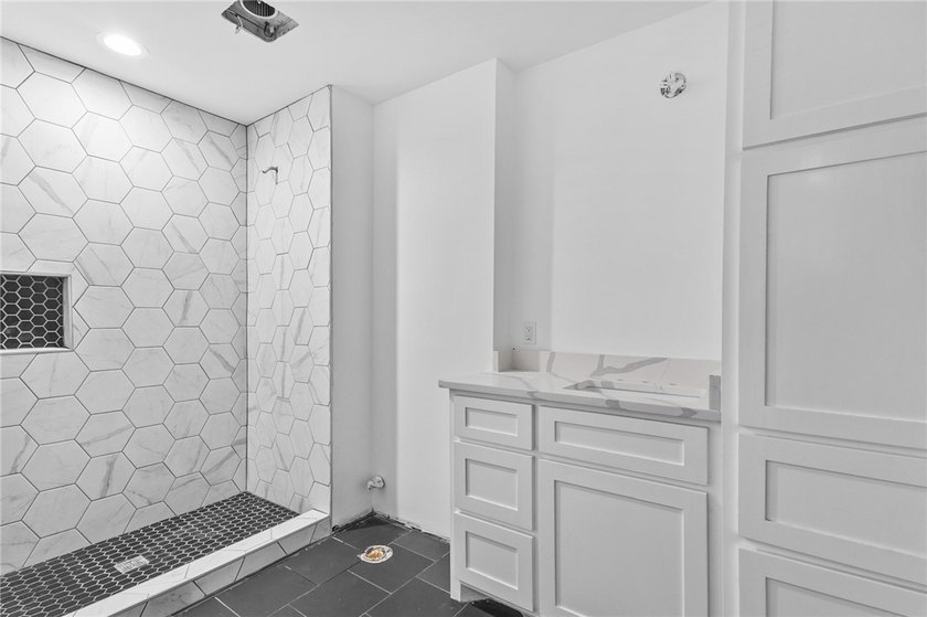 Welcome to luxury coastal living on iconic Ocean Drive, offering - photo 33