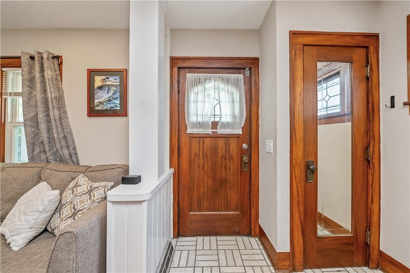 Welcome Home! This charming 3 bedroom and 1.5 bath Colonial in - photo 4