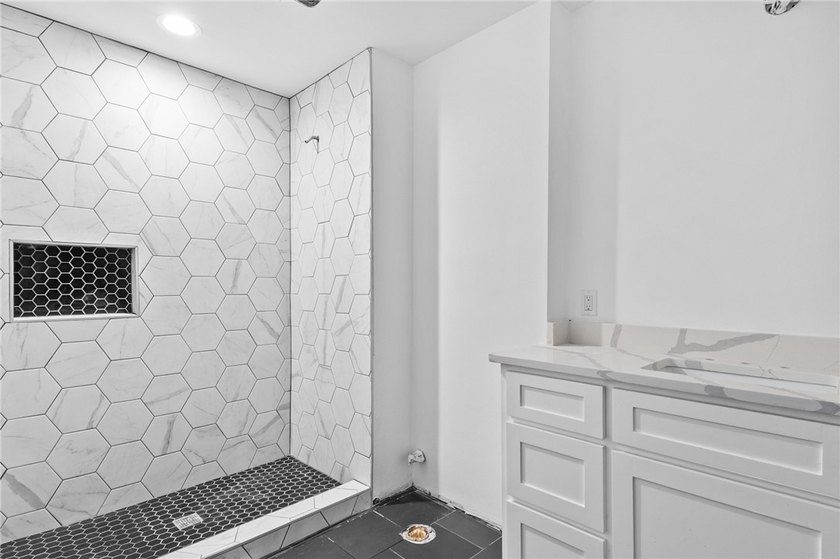 Welcome to luxury coastal living on iconic Ocean Drive, offering - photo 34