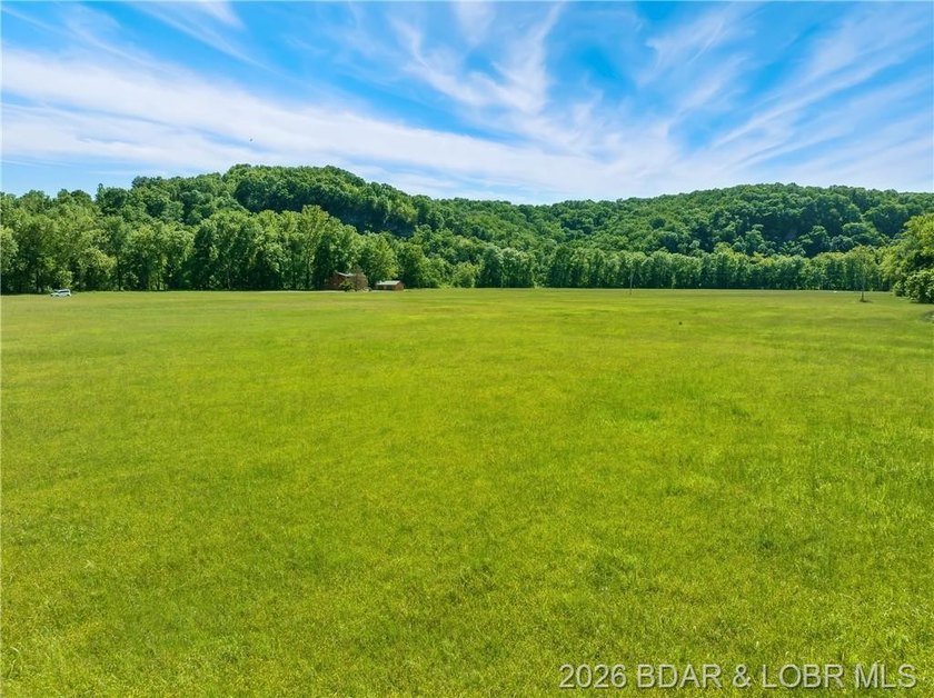 PRICE IMPROVEMENT! Welcome to your dream sanctuary, an inviting - photo 6