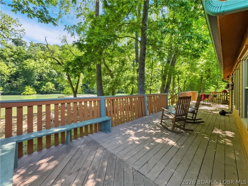 PRICE IMPROVEMENT! Welcome to your dream sanctuary, an inviting - photo 9
