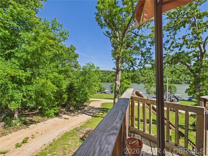 Stunning lake views and immense value await at this 5-bed - photo 4