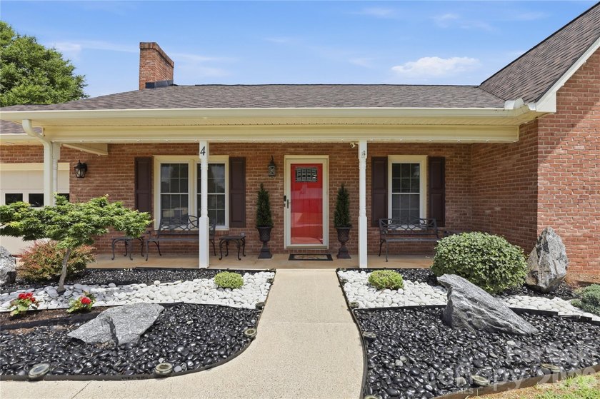 Welcome to this stunning all brick home in Hunters Creek Estates - photo 6