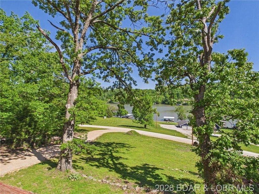 Stunning lake views and immense value await at this 5-bed - photo 6
