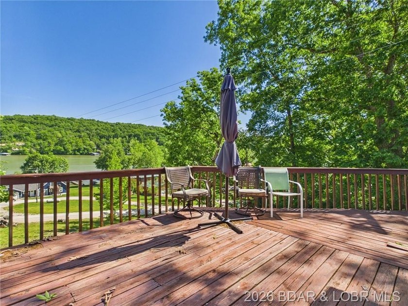 Stunning lake views and immense value await at this 5-bed - photo 9