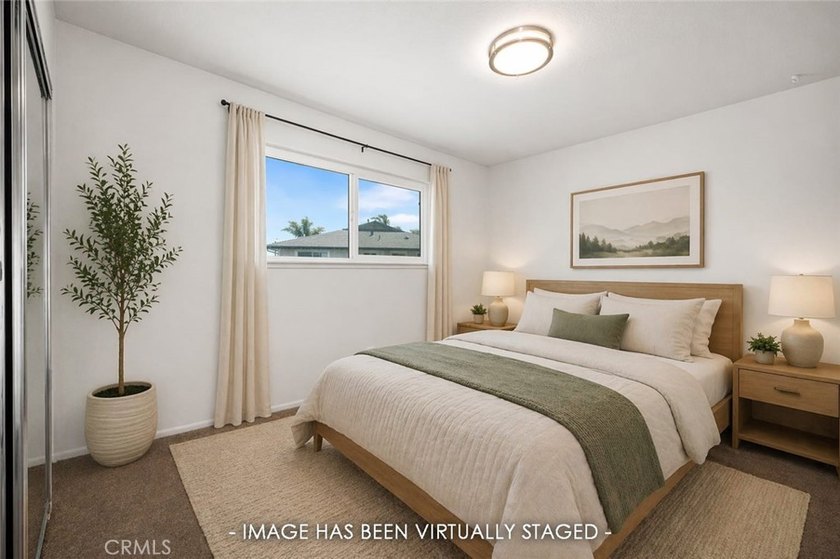 Welcome to this newly updated 2 bedroom/1 bath condo in the - photo 11