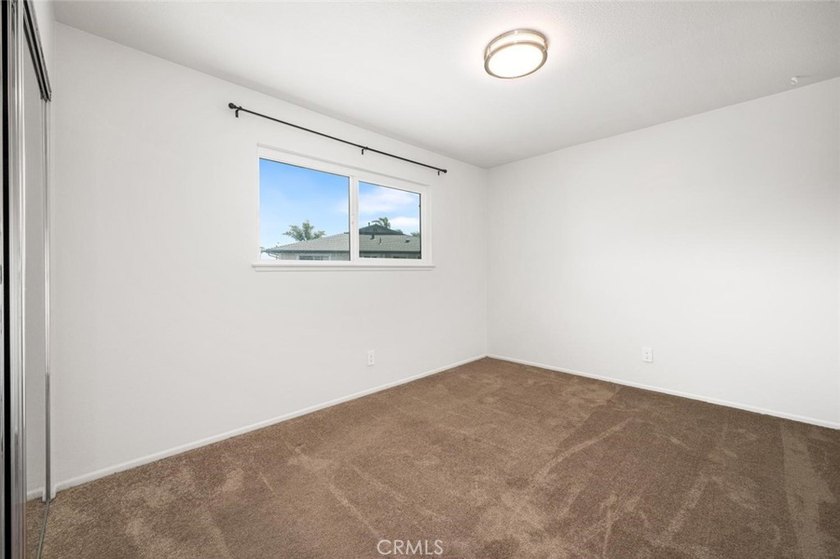 Welcome to this newly updated 2 bedroom/1 bath condo in the - photo 12