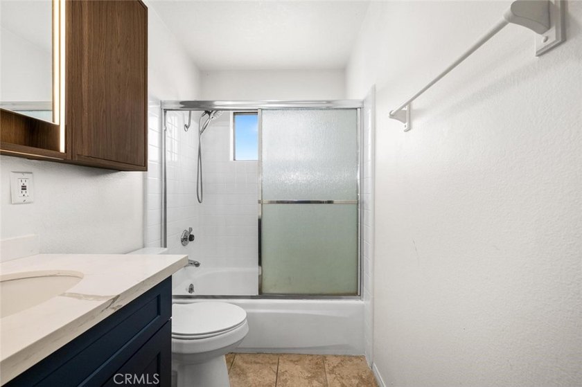 Welcome to this newly updated 2 bedroom/1 bath condo in the - photo 15