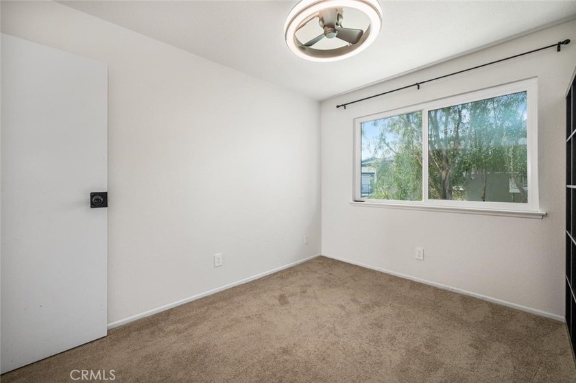 Welcome to this newly updated 2 bedroom/1 bath condo in the - photo 17