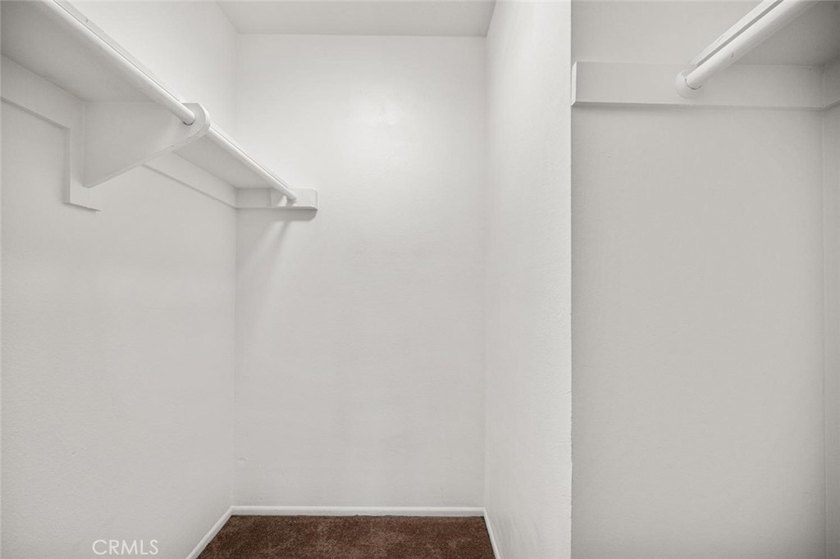 Welcome to this newly updated 2 bedroom/1 bath condo in the - photo 20