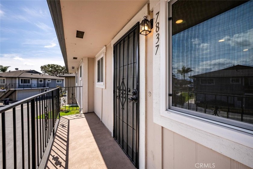 Welcome to this newly updated 2 bedroom/1 bath condo in the - photo 23